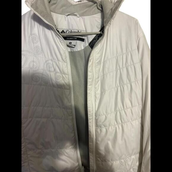 Columbia Full Zip White Jacket Coat  RN 69724‎  Medium - Picture 2 of 6